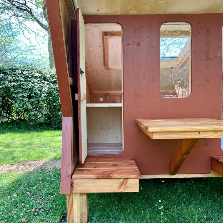 Camping des Gayeulles - Hütte (2 Erwachsene) ohne Küche und Sanitäreinrichtung - 4