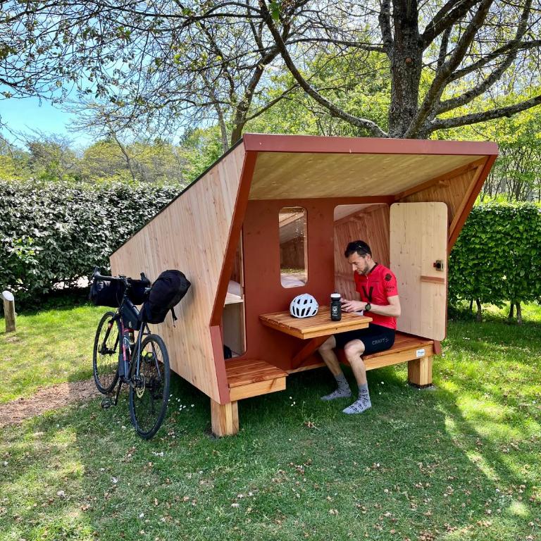Camping des Gayeulles - Hütte (2 Erwachsene) ohne Küche und Sanitäreinrichtung - 1