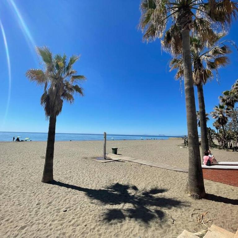 Stylish Beachside House 50 m from the sea ! - Casa de 3 dormitorios - 28