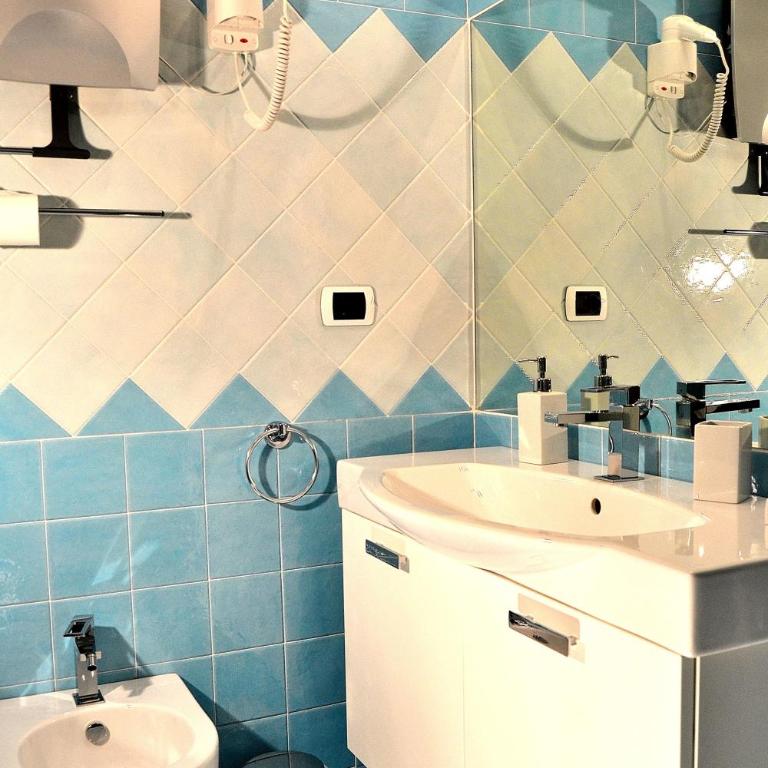 Chez Moi B&B - Double or Twin Room with Private External Bathroom - 6