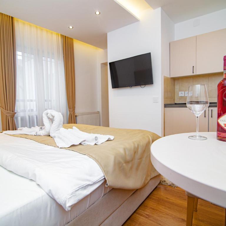 Hotel Konačište Akustik - Dvokrevetna Soba sa Bračnim Krevetom - 6