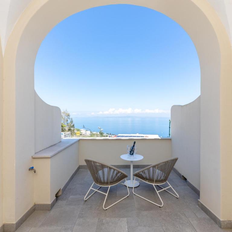 Casa Dani Capri - Camera Matrimoniale Deluxe con Balcone e Vista Mare - 1