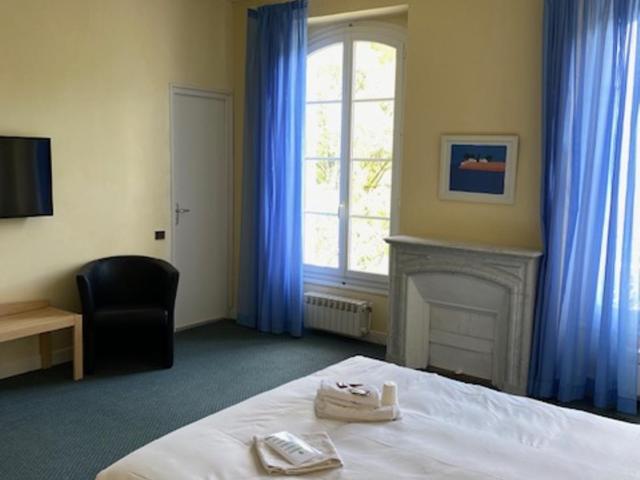 HOTEL ST SEBASTIEN - Chambre Familiale - Vue sur Piscine - 5