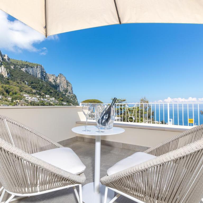 Casa Dani Capri - Camera Matrimoniale Deluxe con Balcone e Vista Mare - 10