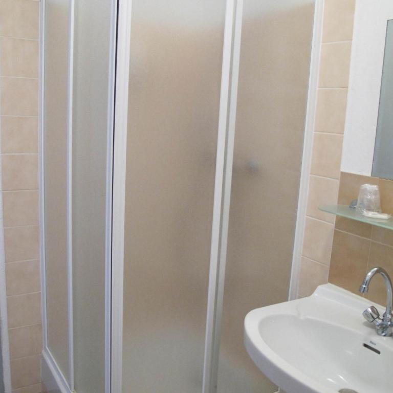 Le Guintrand - Chambre Quadruple avec Salle de Bains Privative - 6