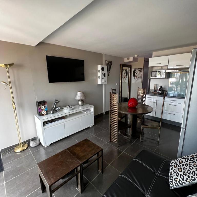 Cap d’Agde, Village naturiste, port nature 5, coursive - One-Bedroom Apartment - 3