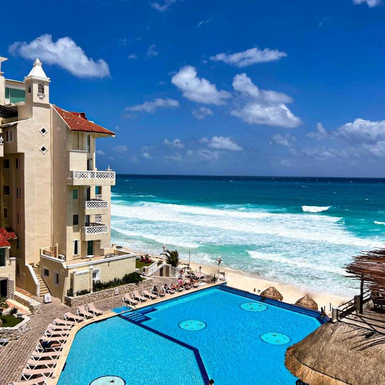Beachside Apartments Cancun - Studio Apartment with Sea View - 24