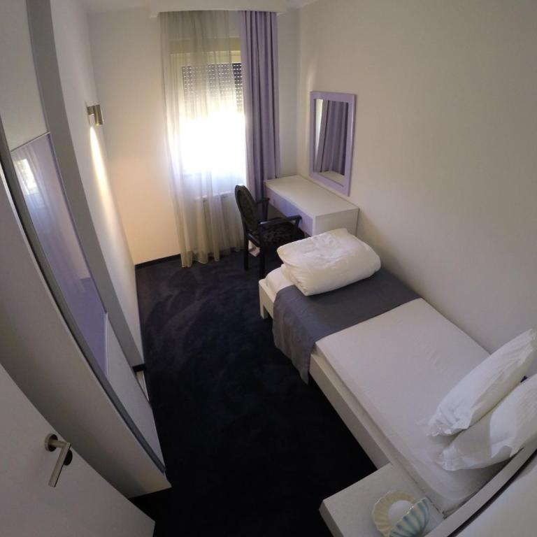 Apartments M Palace - Apartman sa 2 Spavaće Sobe i Balkonom - 1