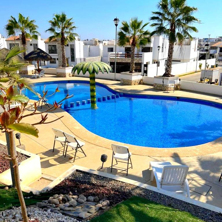 Excelente Casa en Zona de Cerritos en Frente a Alberca - Azul Pacífico I - Four-Bedroom House - 1