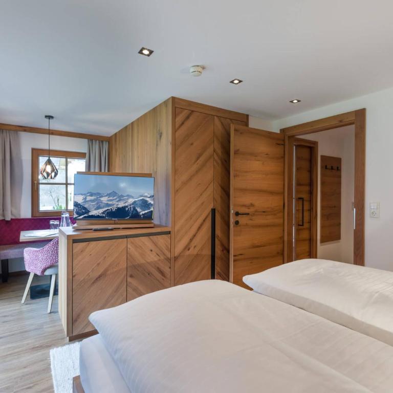 Ferienhof Oblasser - Doppelzimmer mit Gartenblick - 26