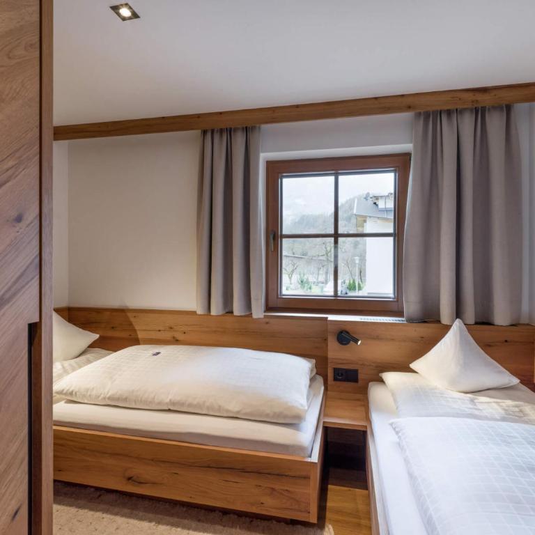 Ferienhof Oblasser - Doppelzimmer mit Gartenblick - 24