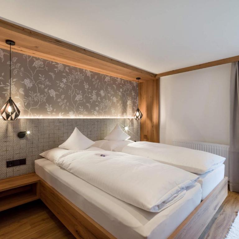 Ferienhof Oblasser - Doppelzimmer mit Gartenblick - 22
