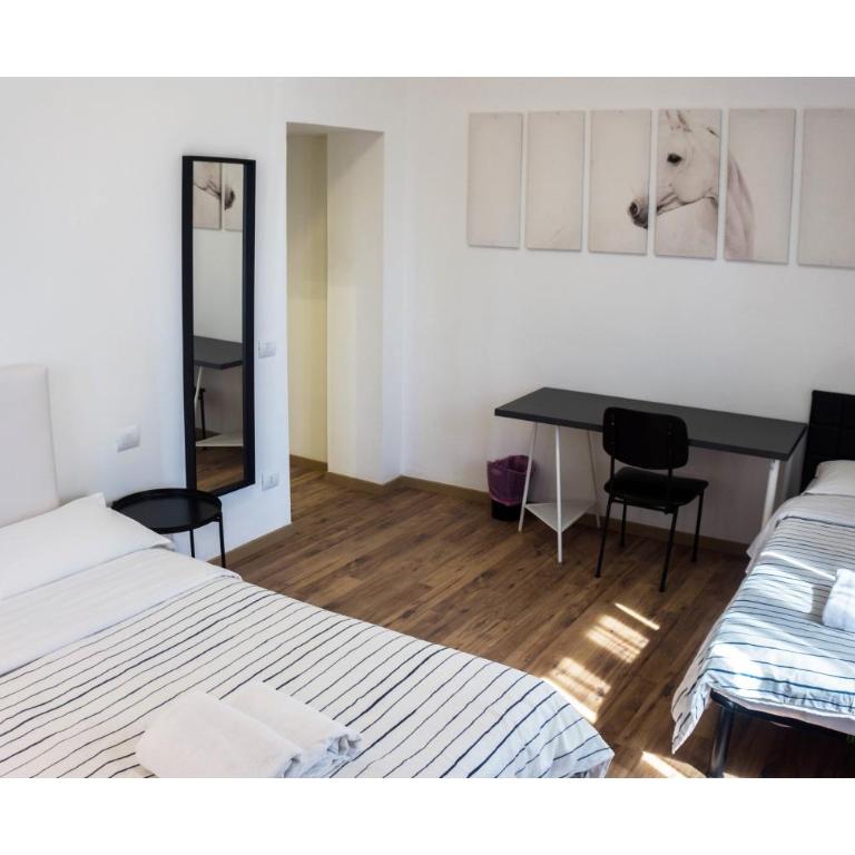 Cosmo GuestHouse - Camera Tripla con Bagno Privato - 8