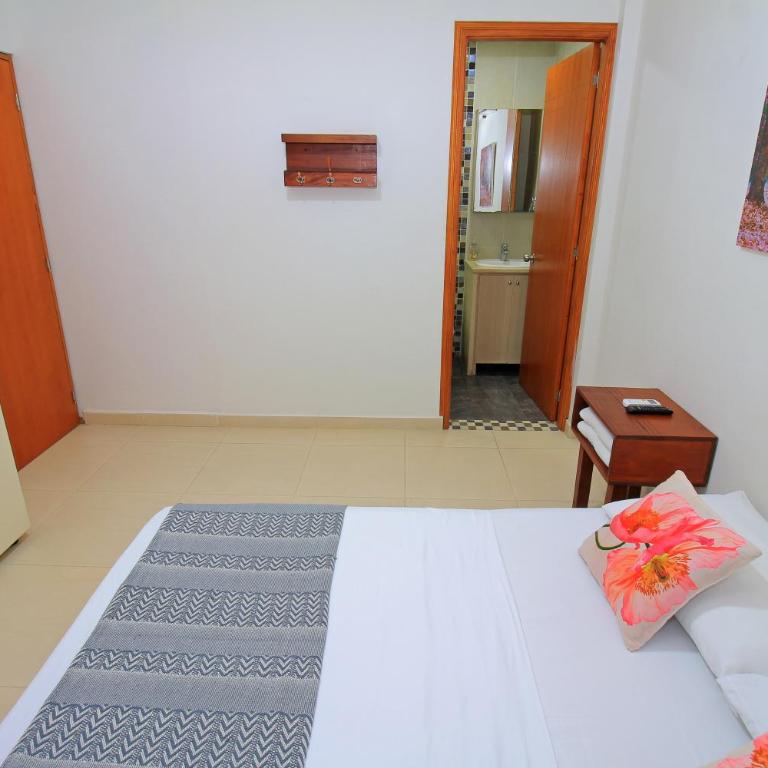 Apartahotel La Villa Santa fe de Antioquia - Habitación Doble con baño privado - 3