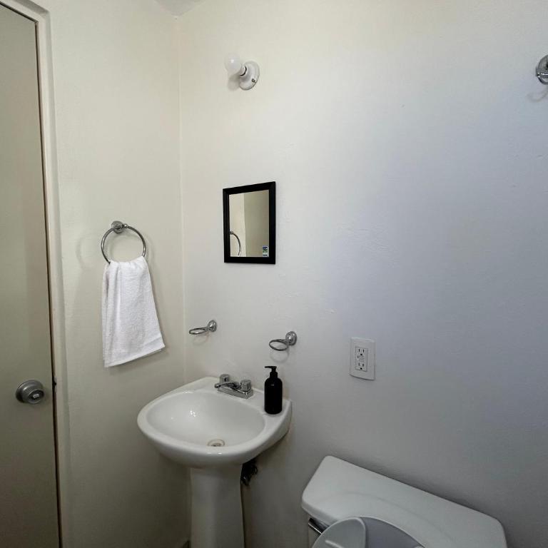 Relajante casa con alberca & auto check-in - Haus mit 2 Schlafzimmern - 8