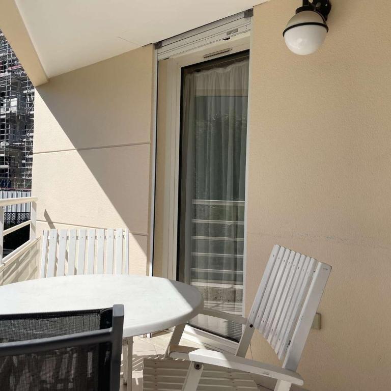 Appartement 2P à Juan les Pins : emplacement idéal, parking, terrasses, proche plage et commerces - FR-1-252-188 - Appartement - 2