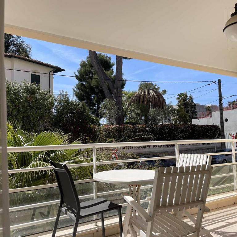 Appartement 2P à Juan les Pins : emplacement idéal, parking, terrasses, proche plage et commerces - FR-1-252-188 - Appartement - 4