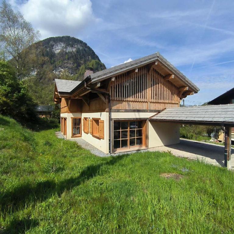 Chalet de standing avec parking à Sixt-Fer-à-Cheval - FR-1-624-132 - Chalet - 2