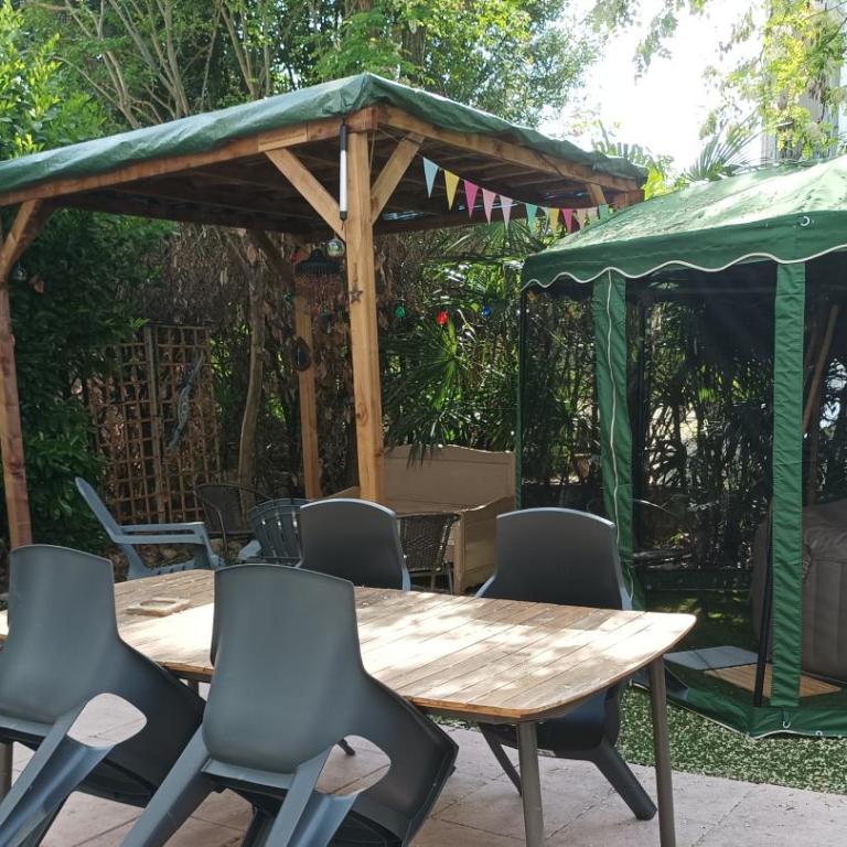 La cahute, Gîte avec jardin pour 15 personnes - Maison 7 Chambres - 32