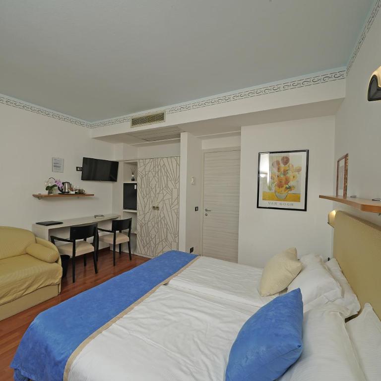 Hotel Villa Carlotta - Camera Superior Matrimoniale/Doppia con Letti Singoli con Terrazza - 2