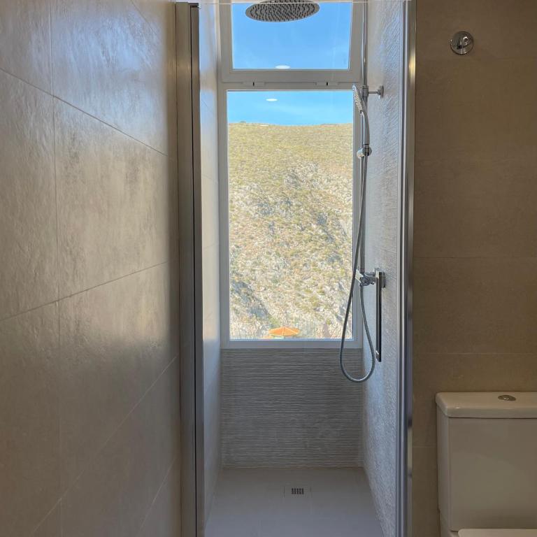 NUEVO, primera linea de playa, con piscina y vistas al mar - Two-Bedroom Apartment - 26