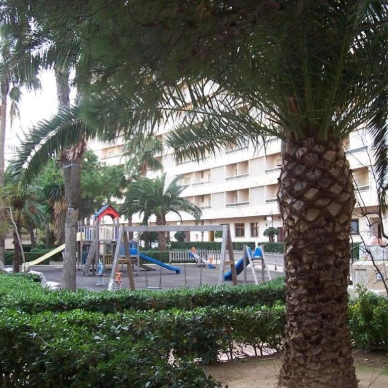 NUEVO, primera linea de playa, con piscina y vistas al mar - Two-Bedroom Apartment - 48