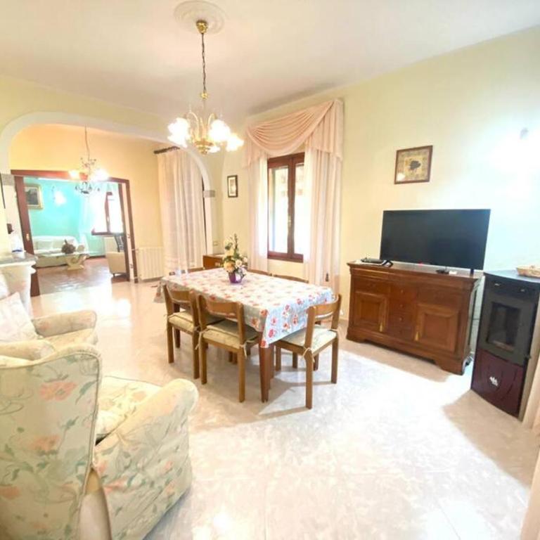 Villa Fiorita - Three-Bedroom Apartment - 10