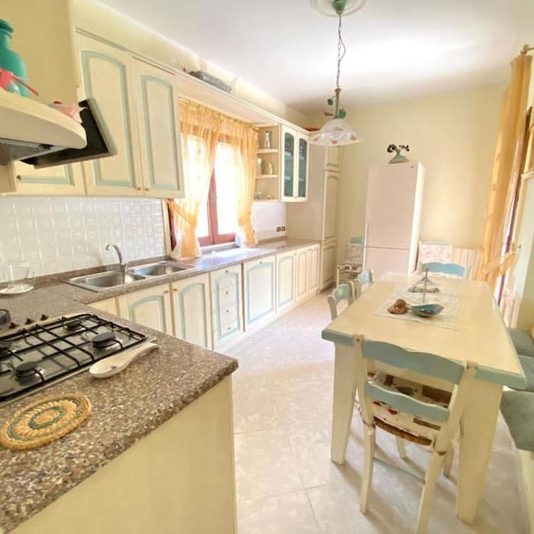 Villa Fiorita - Three-Bedroom Apartment - 36