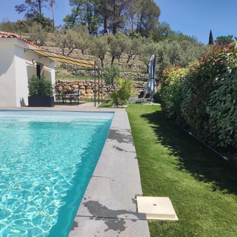Villa Maya Blanca entre côte d́́́ Azur et gorges du Verdon et recharge voiture électrique - Studio - Vue sur Piscine - 8
