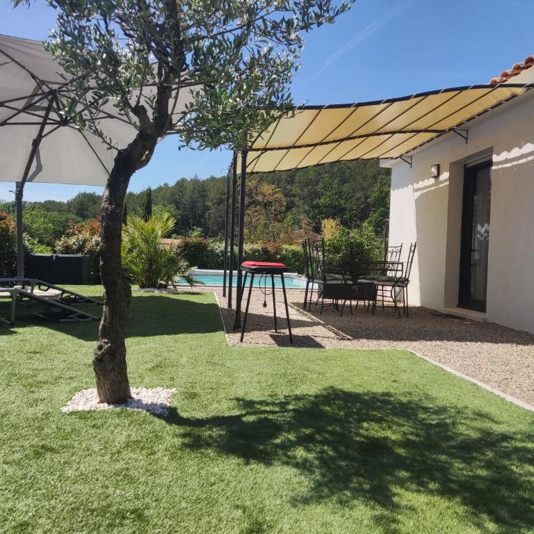 Villa Maya Blanca entre côte d́́́ Azur et gorges du Verdon et recharge voiture électrique - Studio - Vue sur Piscine - 5