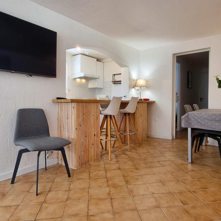 La Dolce Villa 11 sleeps Pool & Landscaped Garden - Villa - 26