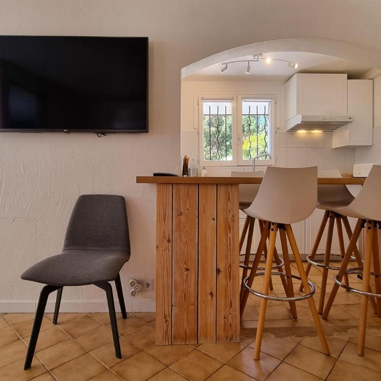 La Dolce Villa 11 sleeps Pool & Landscaped Garden - Villa - 27