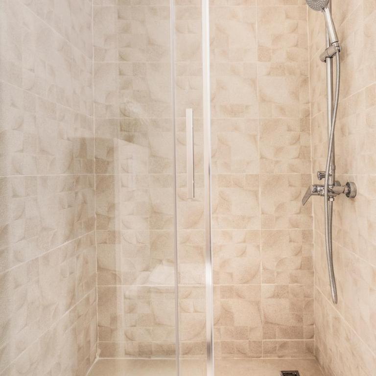 Dekaderon Lux Apartments - Deluxe Double Studio - 8