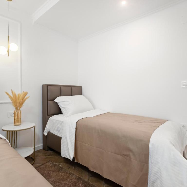 Dekaderon Lux Apartments - One-Bedroom Family Apartment - 3