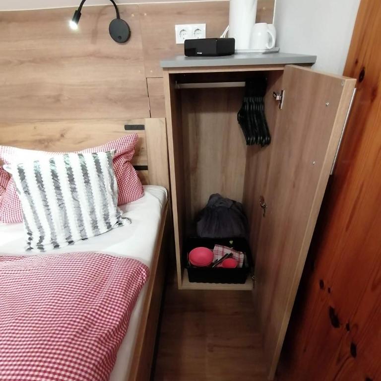 Haus Bergliebe - Doppelzimmer mit eigenem Bad - 11