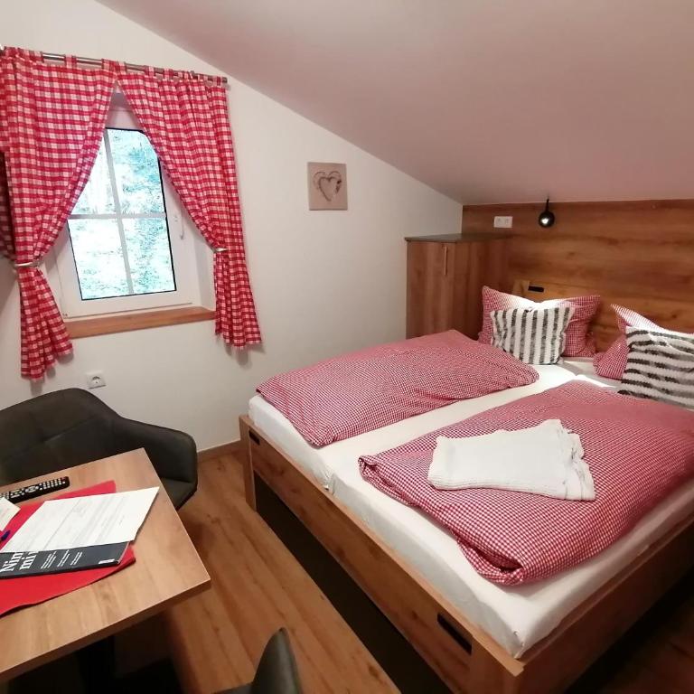 Haus Bergliebe - Doppelzimmer mit eigenem Bad - 13