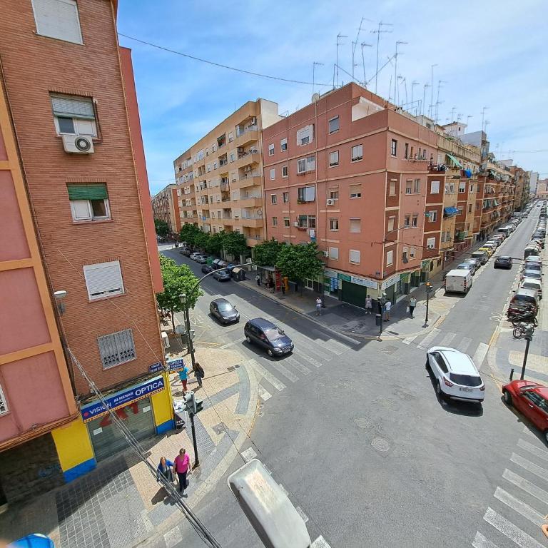 3 bedroom Flat with WiFi - Three-Bedroom Apartment - 10