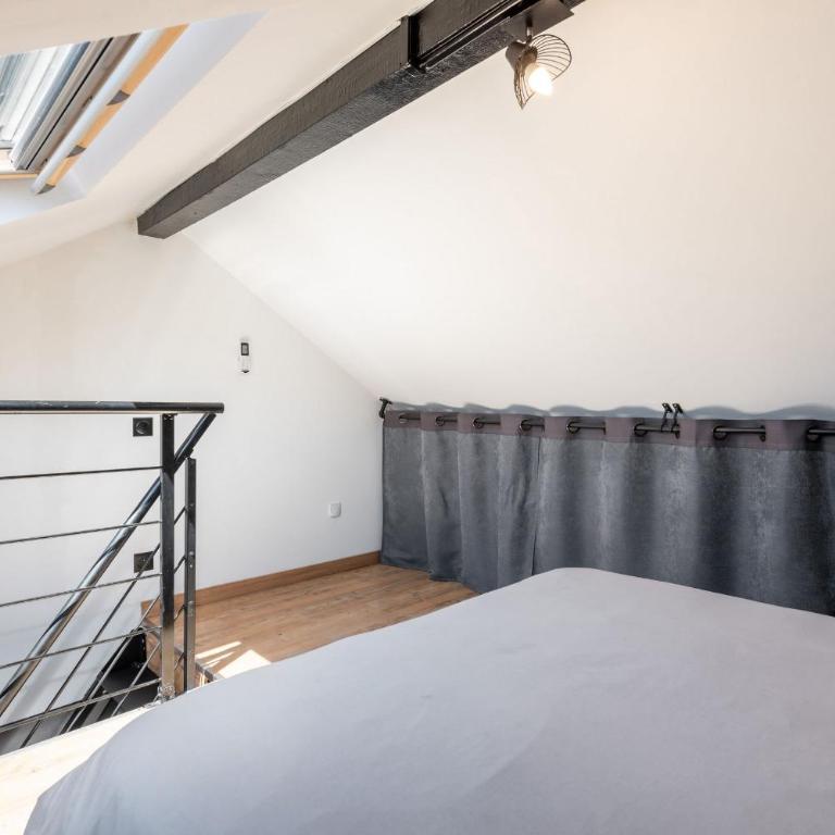 Superbe Loft industriel - Casa Vostra - CAUTION 800 EUR & ID requises - Gaillard Tram-Frontière - Appartement 1 Chambre - 18