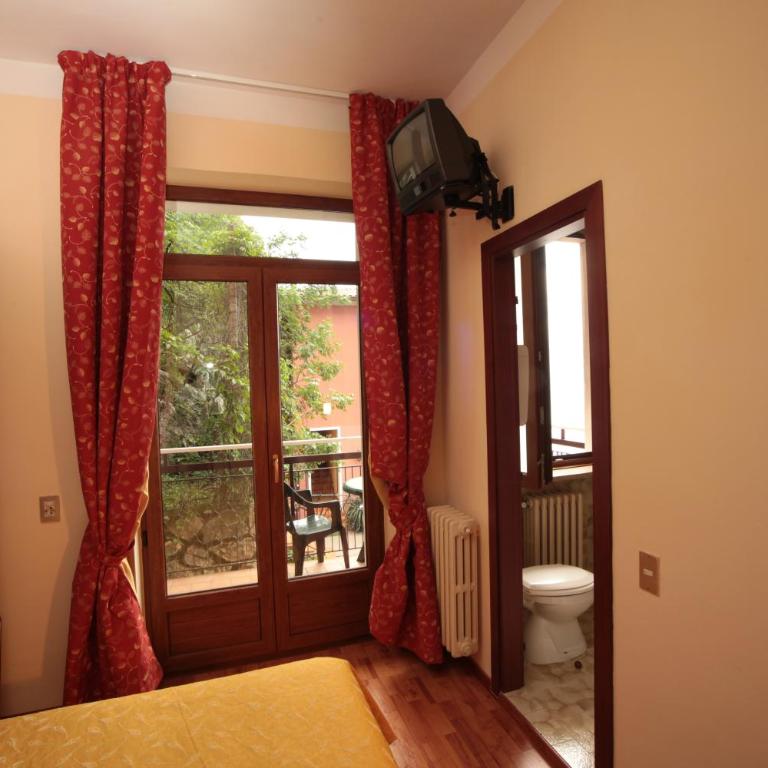 Hotel Merano - Camera Matrimoniale Economy con Vista Lago Parziale - 4