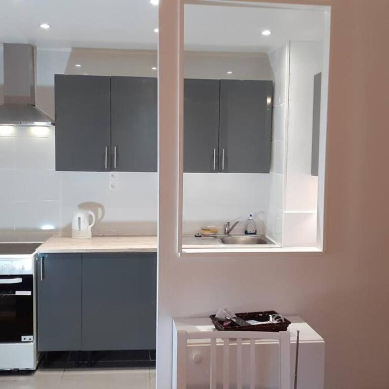 Spacieux T4 Nîmes plein centre la Coupole - Three-Bedroom Apartment - 11