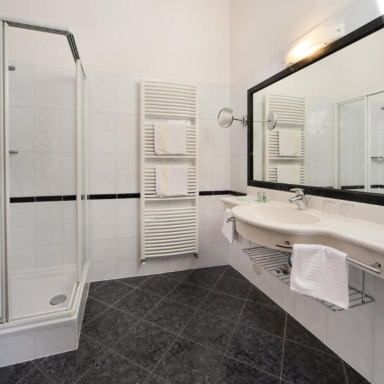Boutique-Hotel Ballguthof am Golfplatz - Suite Junior con balcón y vistas al jardín - 3