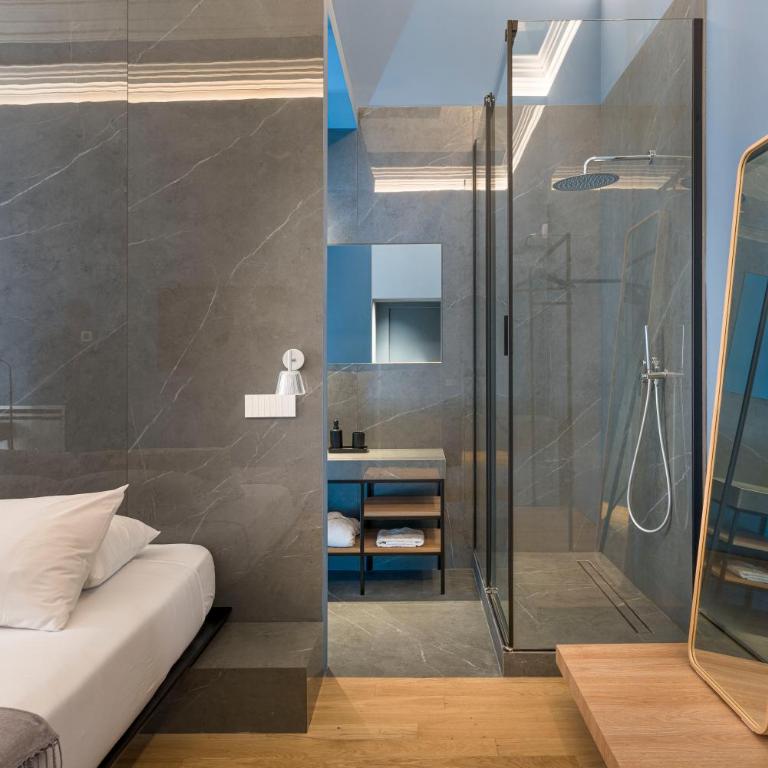 FilHome 44 - Deluxe King Room - 9