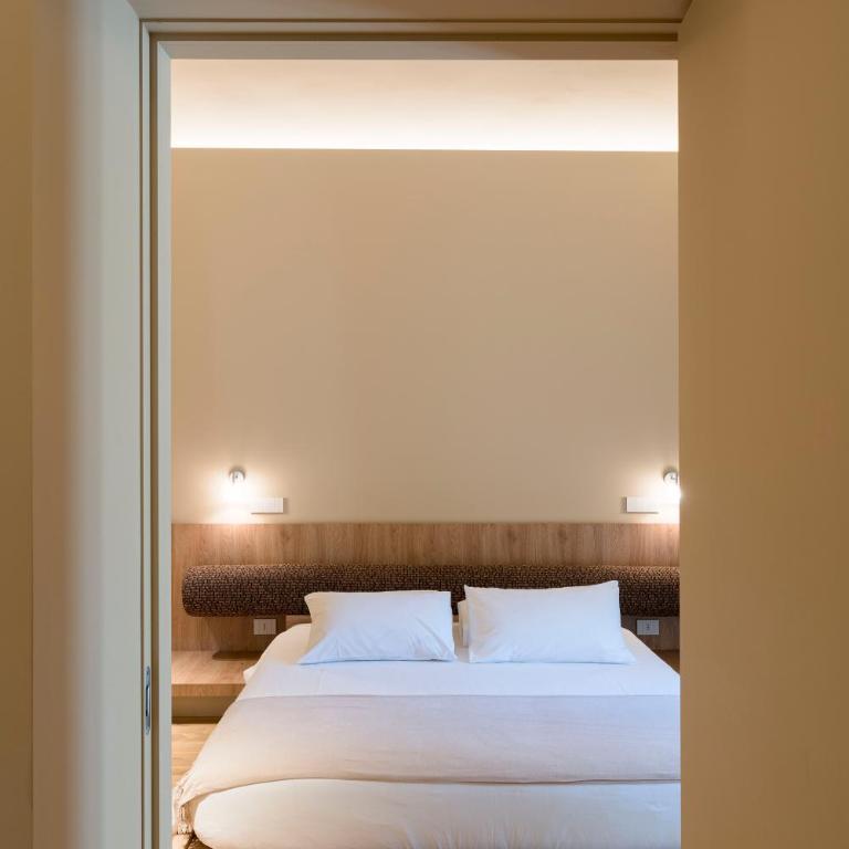 FilHome 44 - Superior King Room - 8