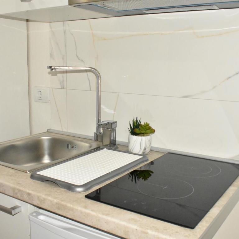Apartments Amar - Deluks Dvokrevetna Soba sa Bračnim Krevetom - 1