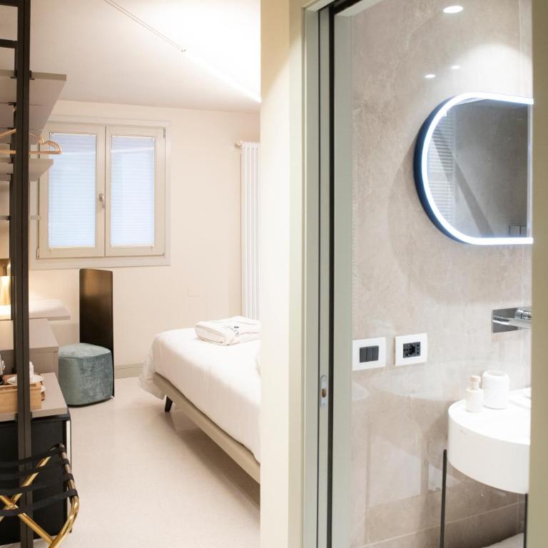 Palazzo Scappi Gardi Luxury Apartments - Deluxe King Suite - 9