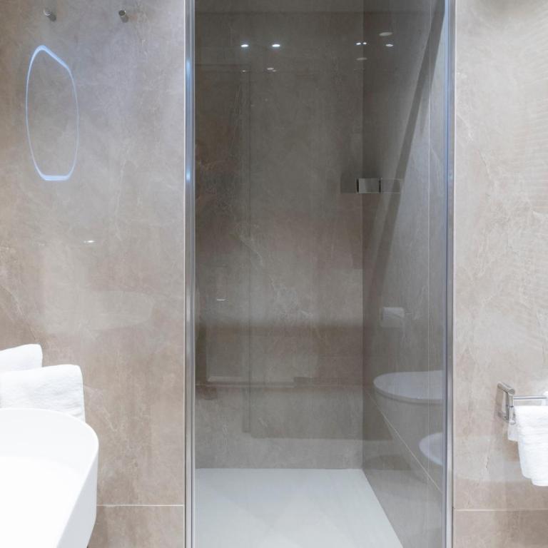 Palazzo Scappi Gardi Luxury Apartments - Deluxe King Suite - 2