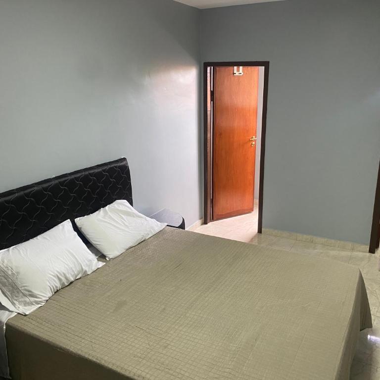 España Suites Hotel - Deluxe Queen Room - 17