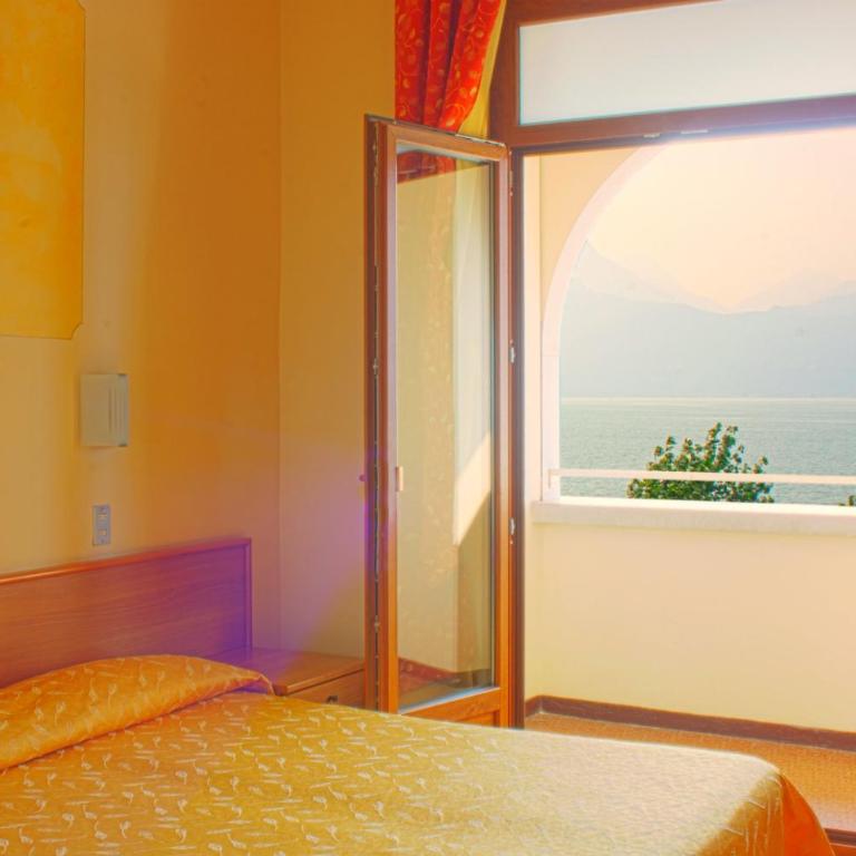 Hotel Merano - Camera Matrimoniale con Vista Lago e Balcone - 5