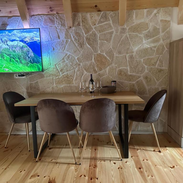 Wonderwood - cabin 1 - Two-Bedroom House - 9