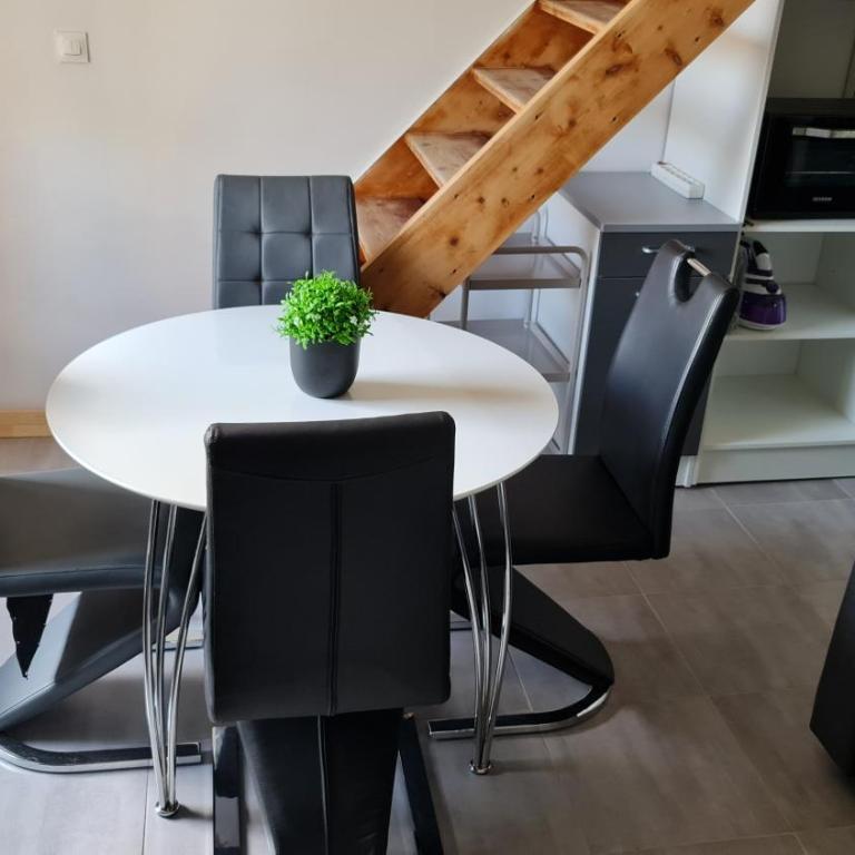 Le Cocon de la République T3 Mezzanine Belle vue plein Sud sans vis à vis dans une petite Résidence très calme Agde Centre - Appartement 2 Chambres - 12